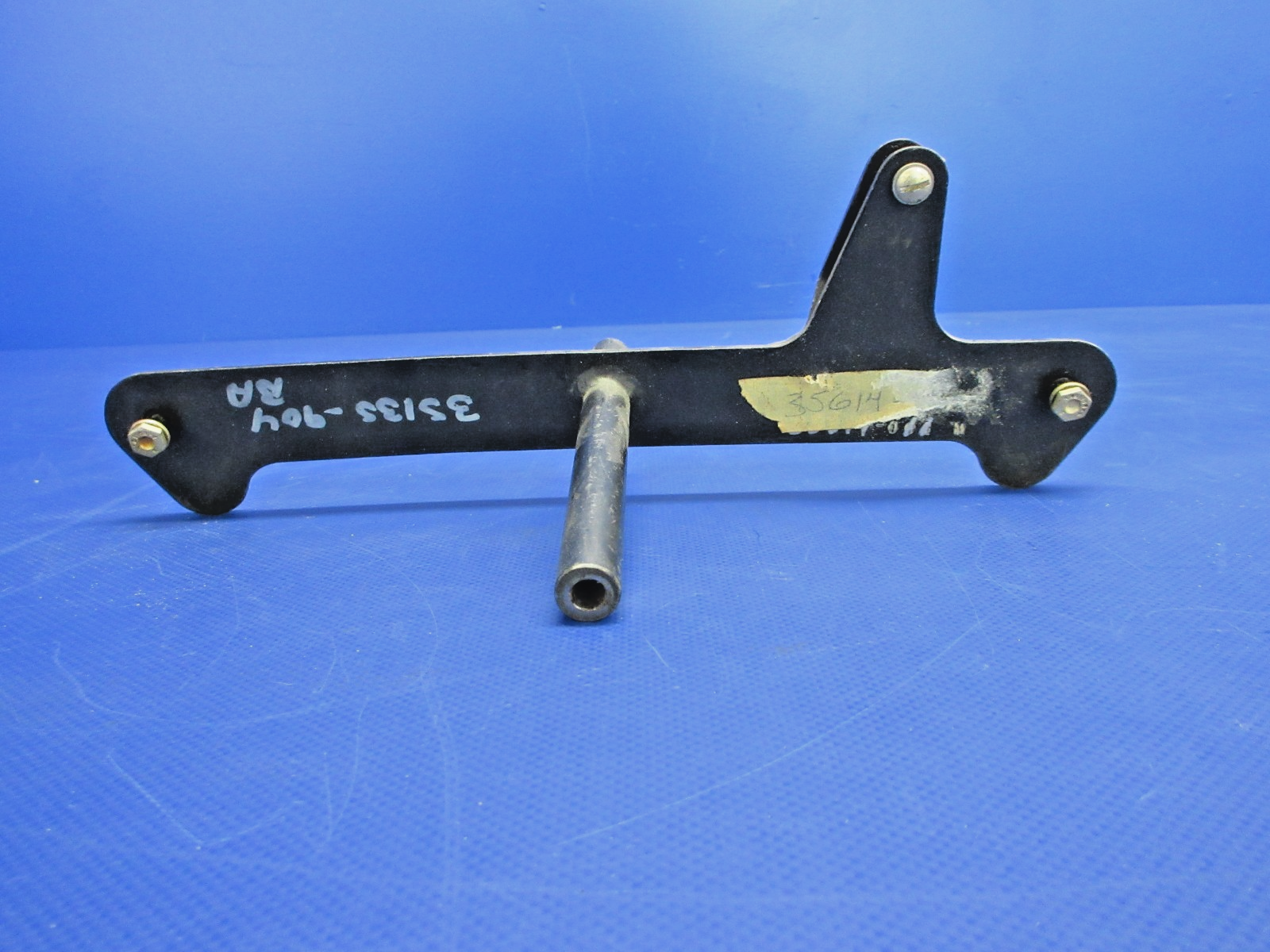 Piper PA-28 Aileron Bellcrank LH & RH P/N 35614-10 & -11 (0426-737)8