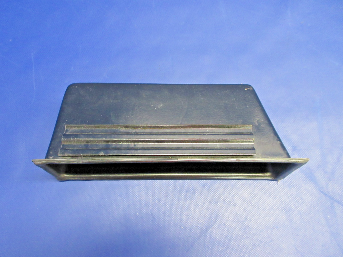 Cirrus SR22 Glovebox P/N 12219-002 (0926-798)1