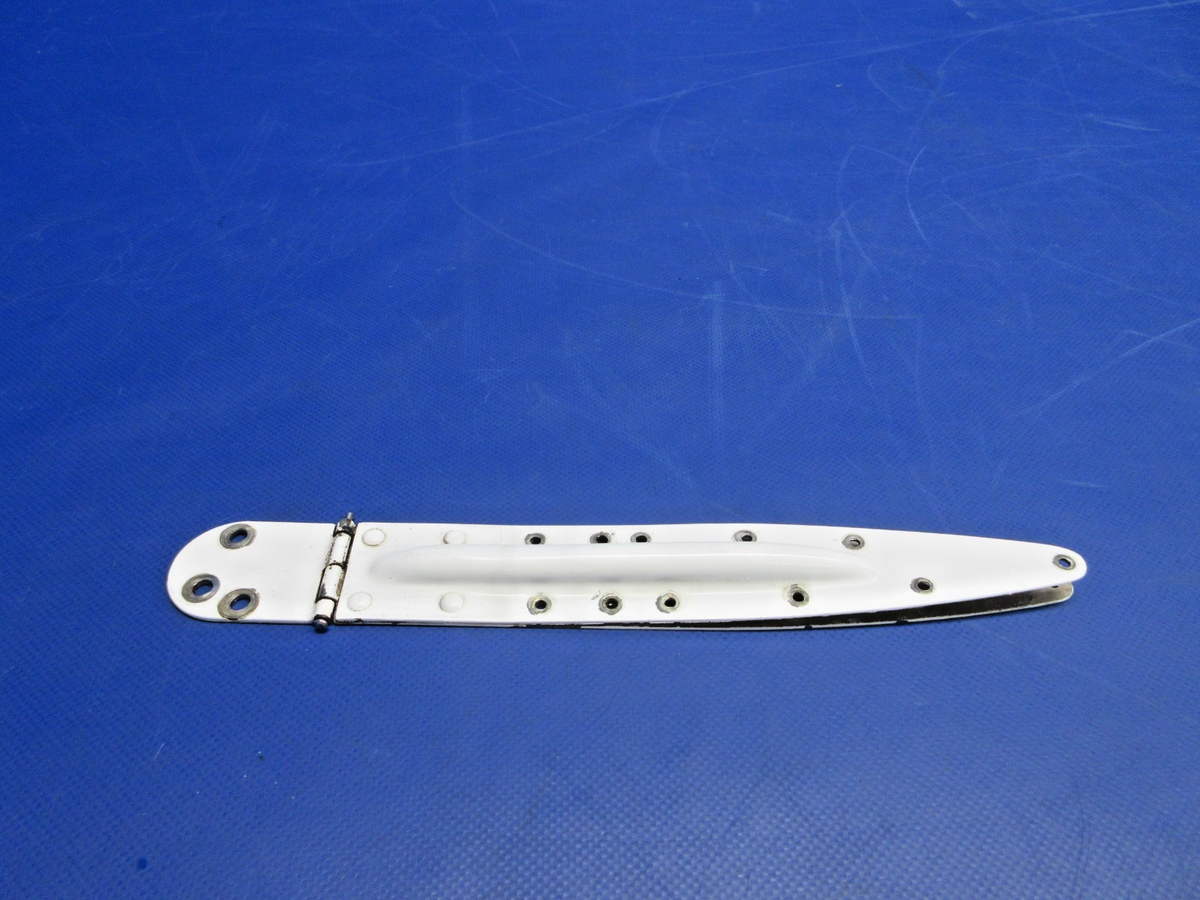 Cessna 172 / 172RG RH Cabin Door Upper Hinge P/N 0511280-2 (0926-874)0