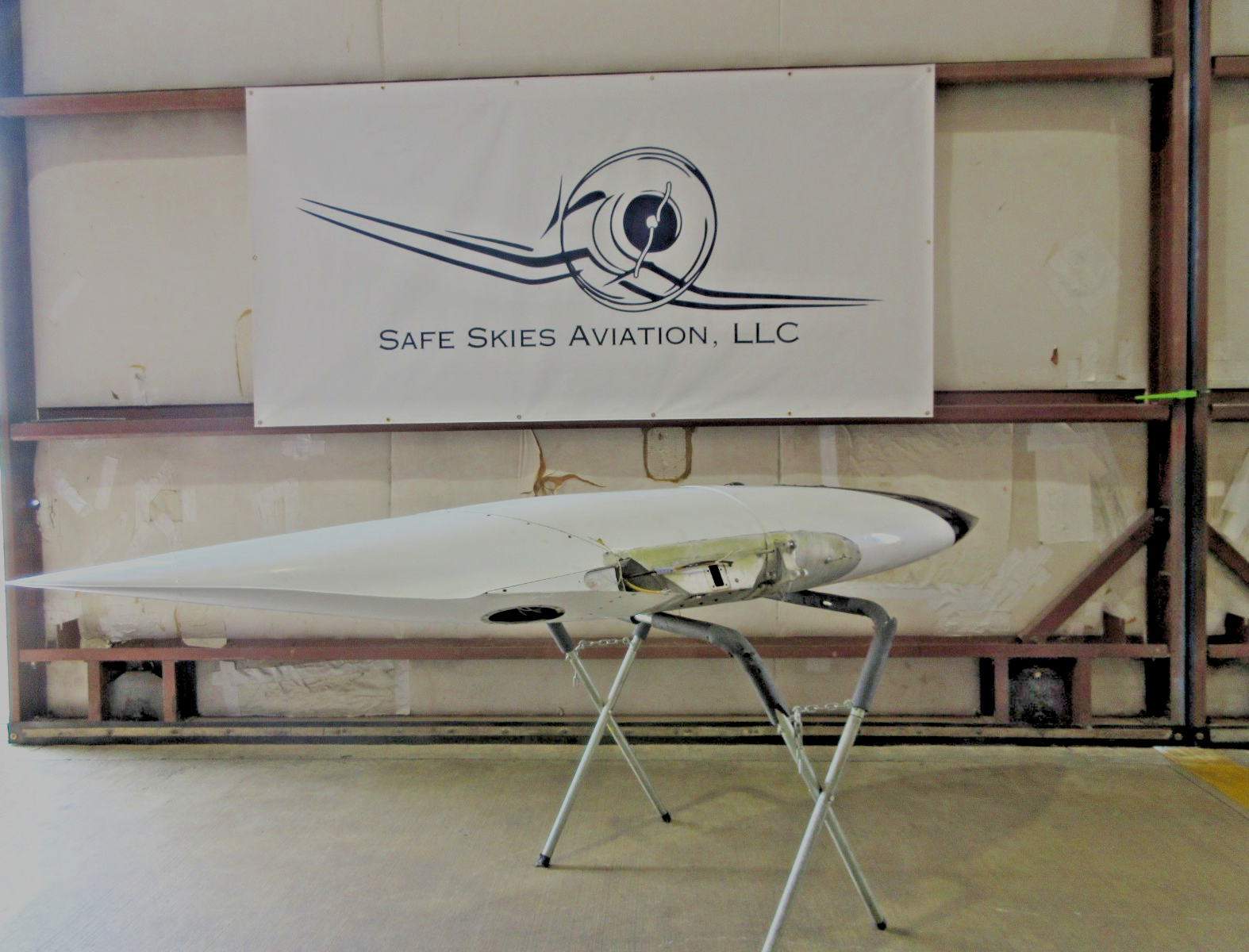 Cessna 310N Wing Tip Tank LH P/N 5092300-5 w/ Rear Fairing & Nose Cap (0626-823)1