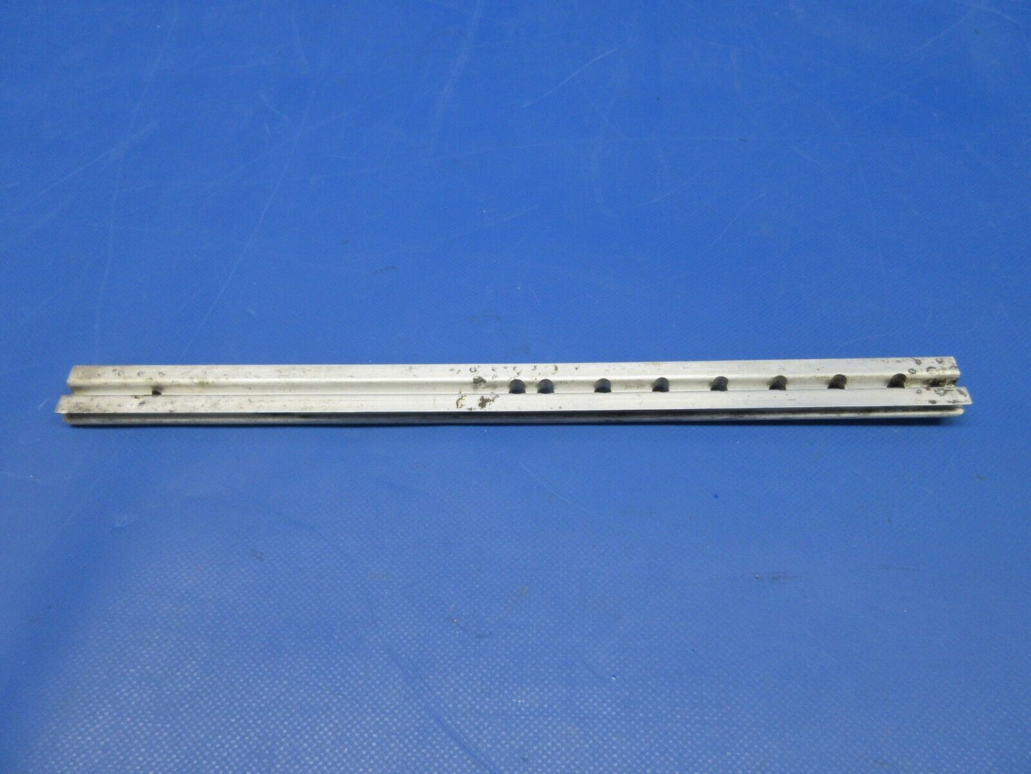 Piper PA-23-250 Aztec Seat Track INBD P/N 17922-05 (0624-851)