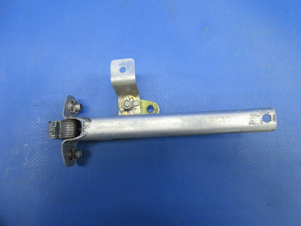 Enstrom 280FX Helicopter Cabin Door Latch Retainer RH 280-117003-4 (1124-762)