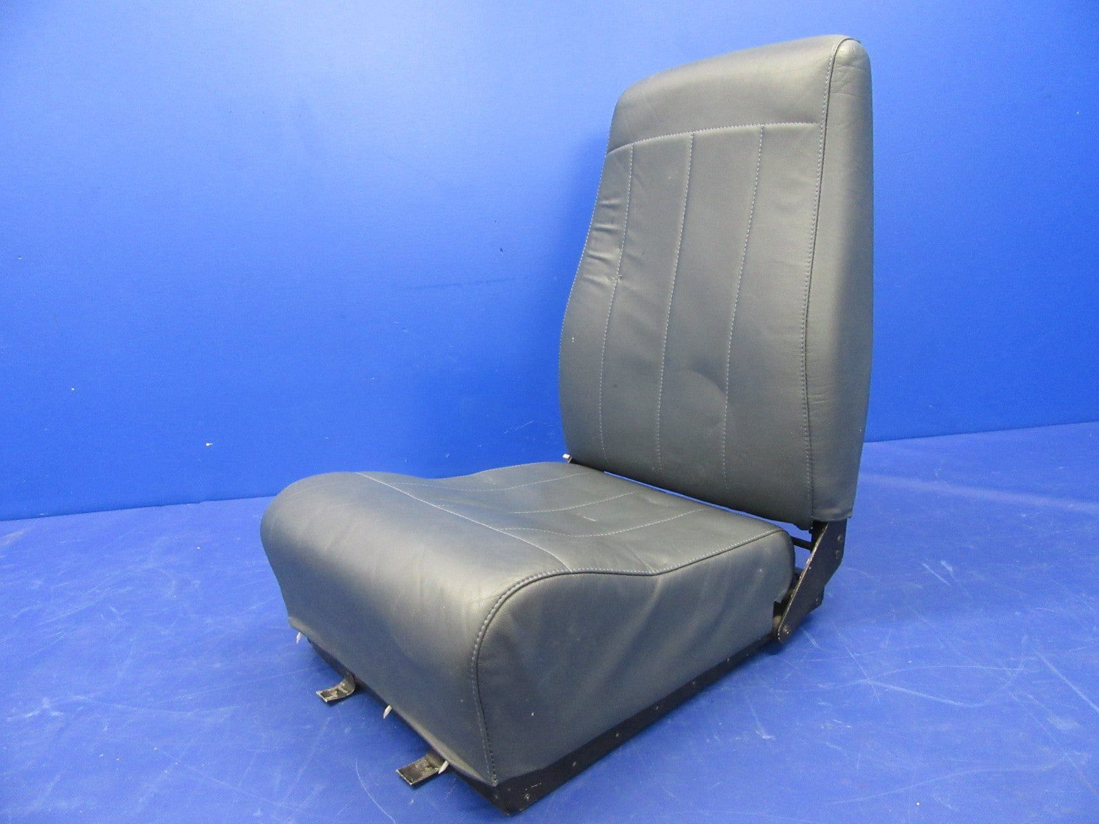 Beech 76 Duchess RH Rear Seat P/N 169-534045-114 (0326-114)2