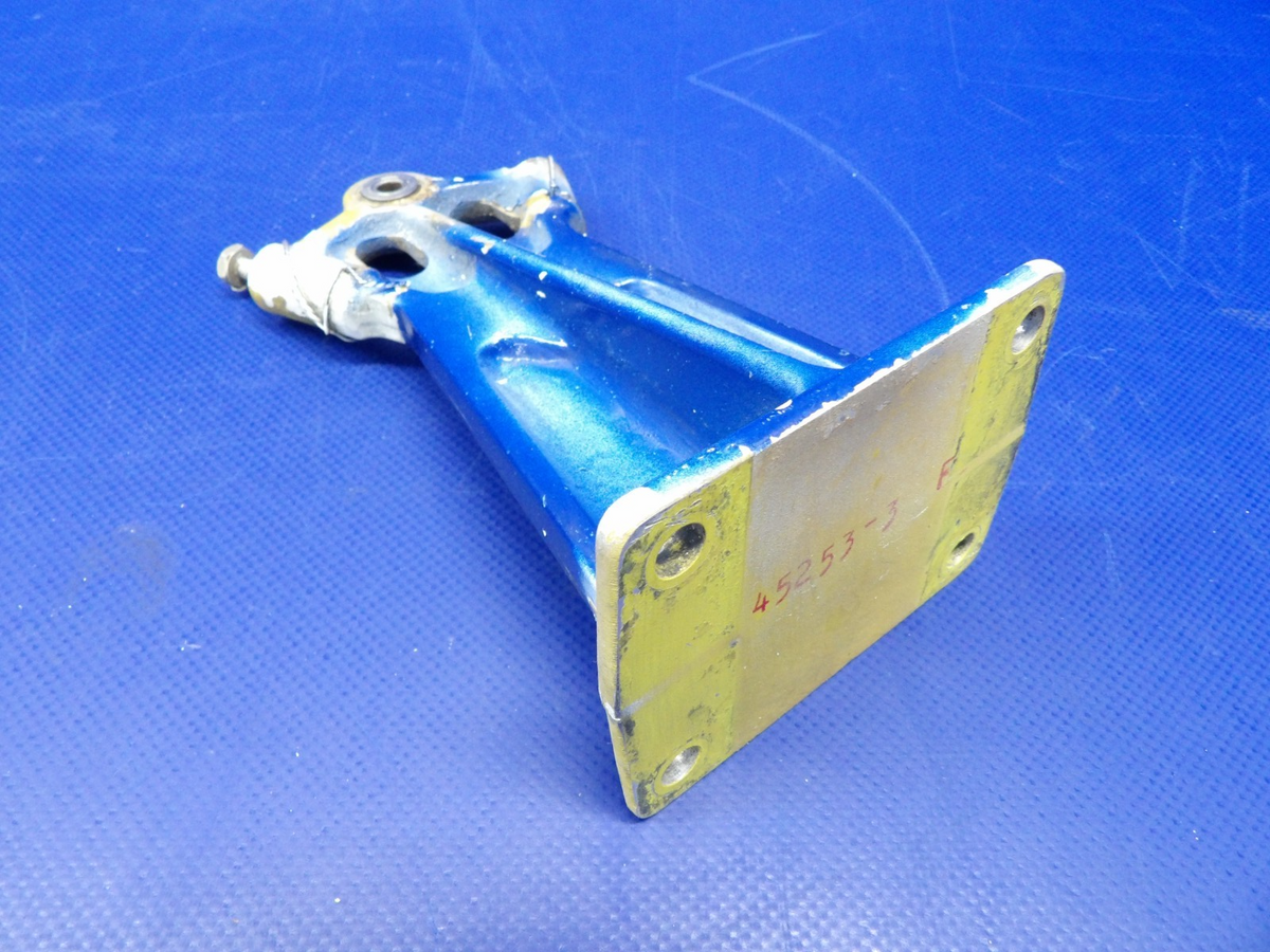 Piper PA-31T1 Cheyenne Elevator Center Hinge P/N 45253-03 (0626-1345)10