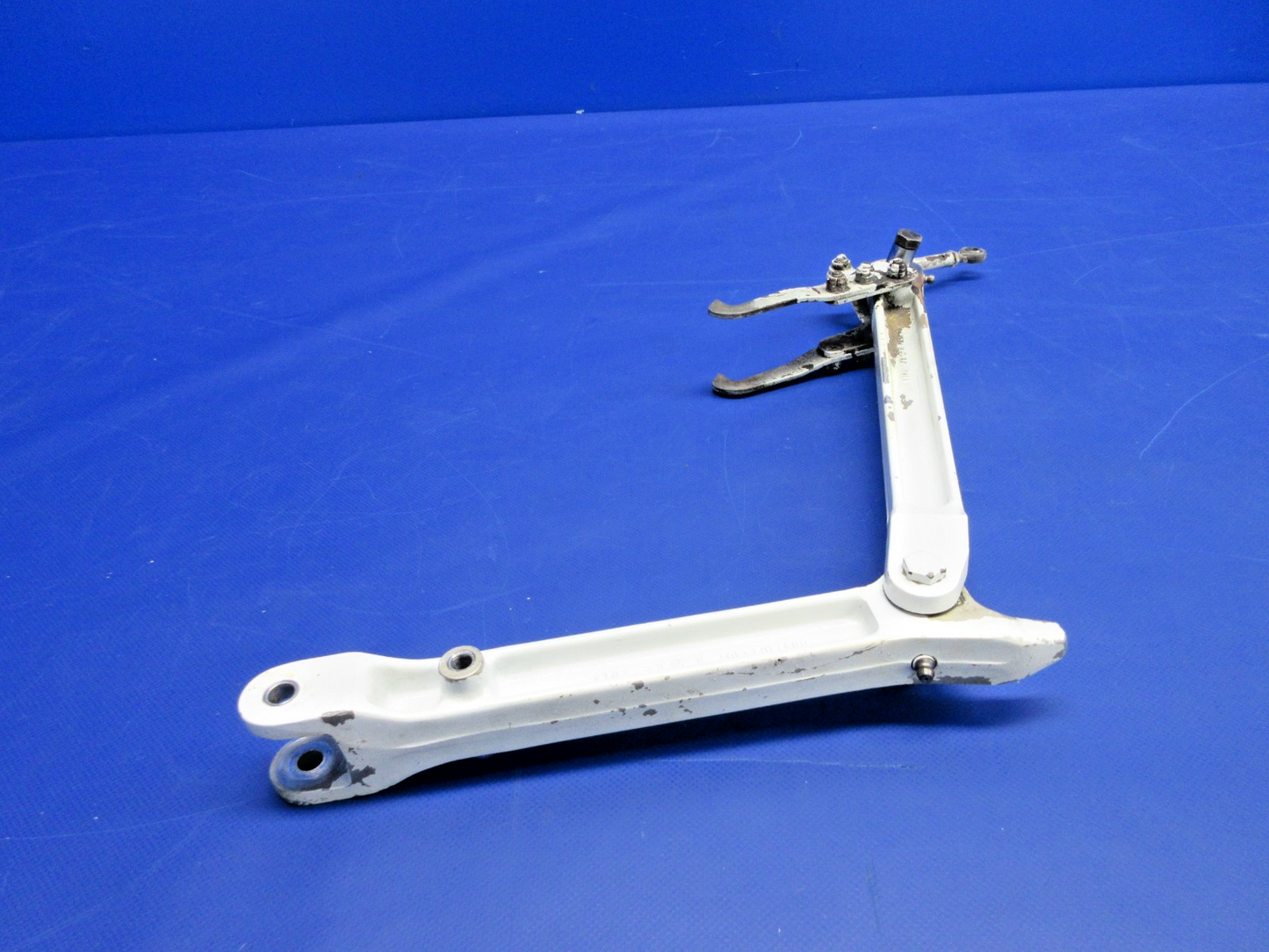 Cessna 310 / 310I Main Gear Links & Uplock Hook LH P/N 0841103-7 (0326-937)5
