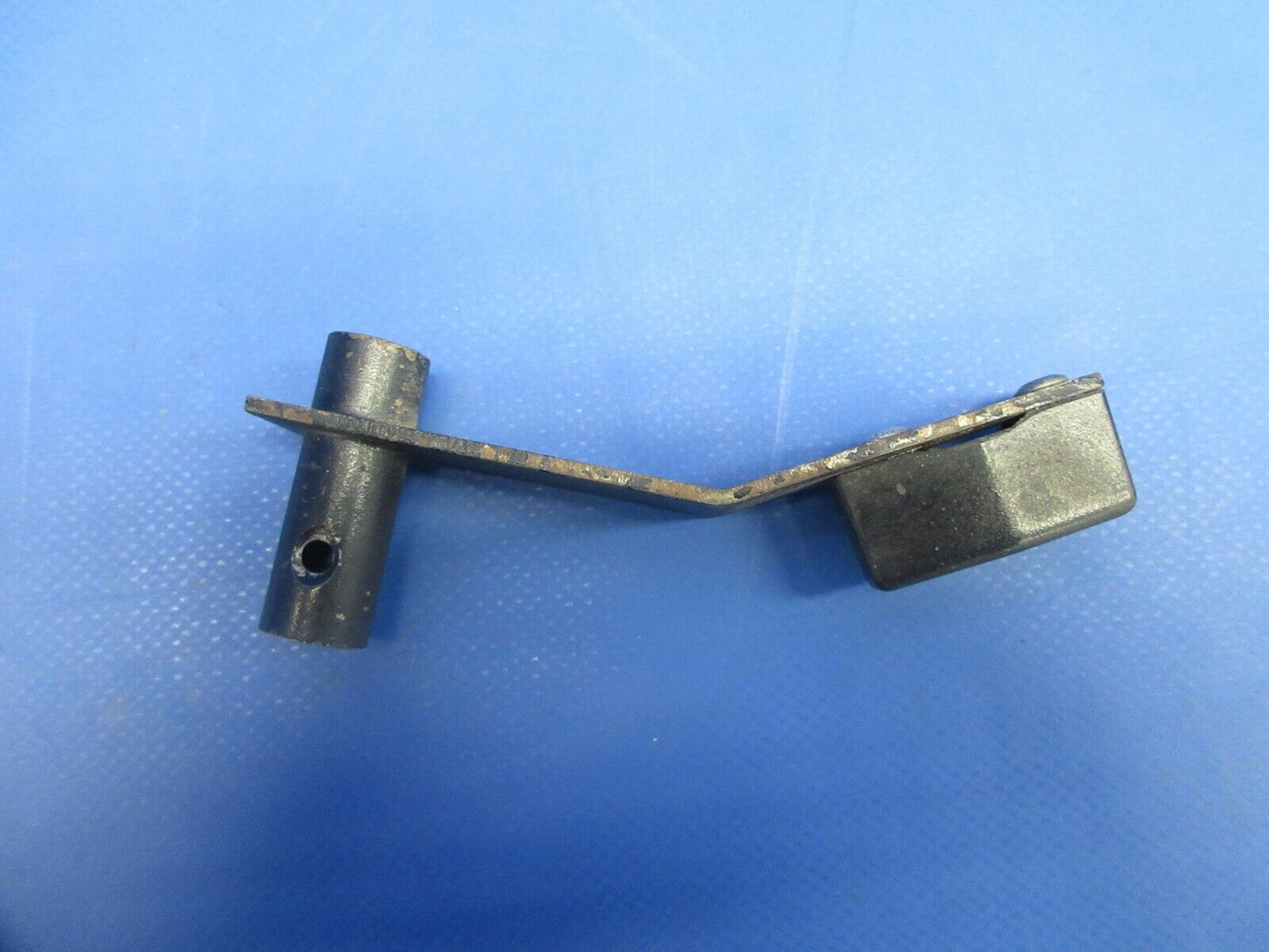 Piper PA-32RT-300T Lance II Fuel Selector Control Lever Assy 69088-05 (0924-891)