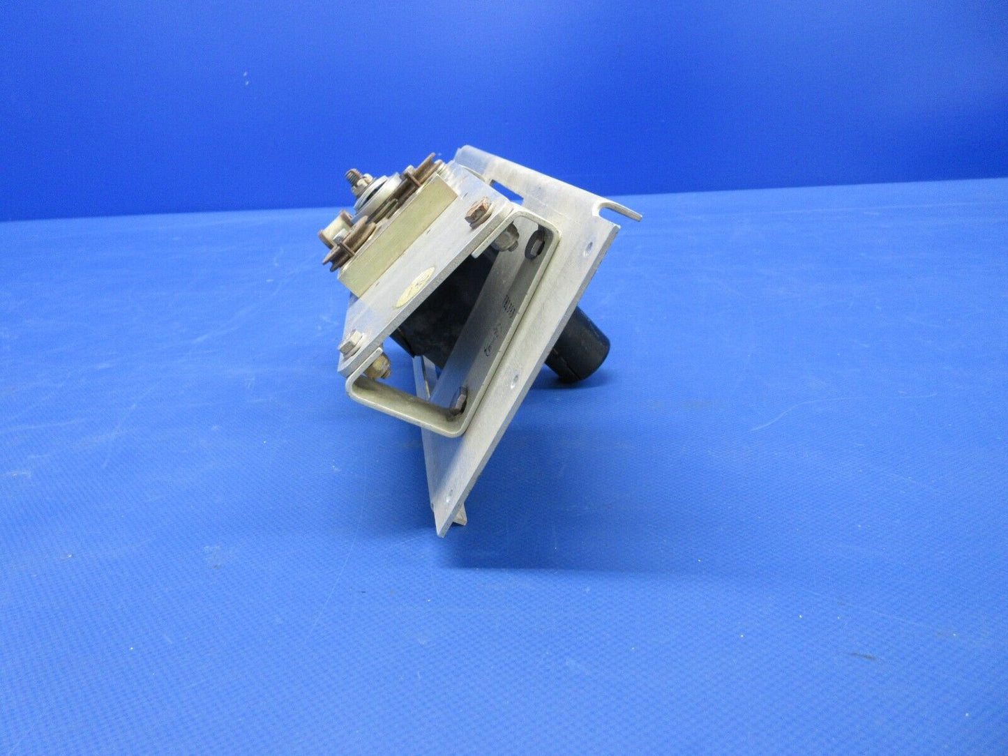 Beech Edo-Aire Mitchell Pitch Servo Assy w/ Bracket P/N 1C373-4-454 (0524-1886)