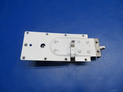 Cessna 150 / 150G Door Latch Assy RH P/N 0413387-2 (0824-1721)