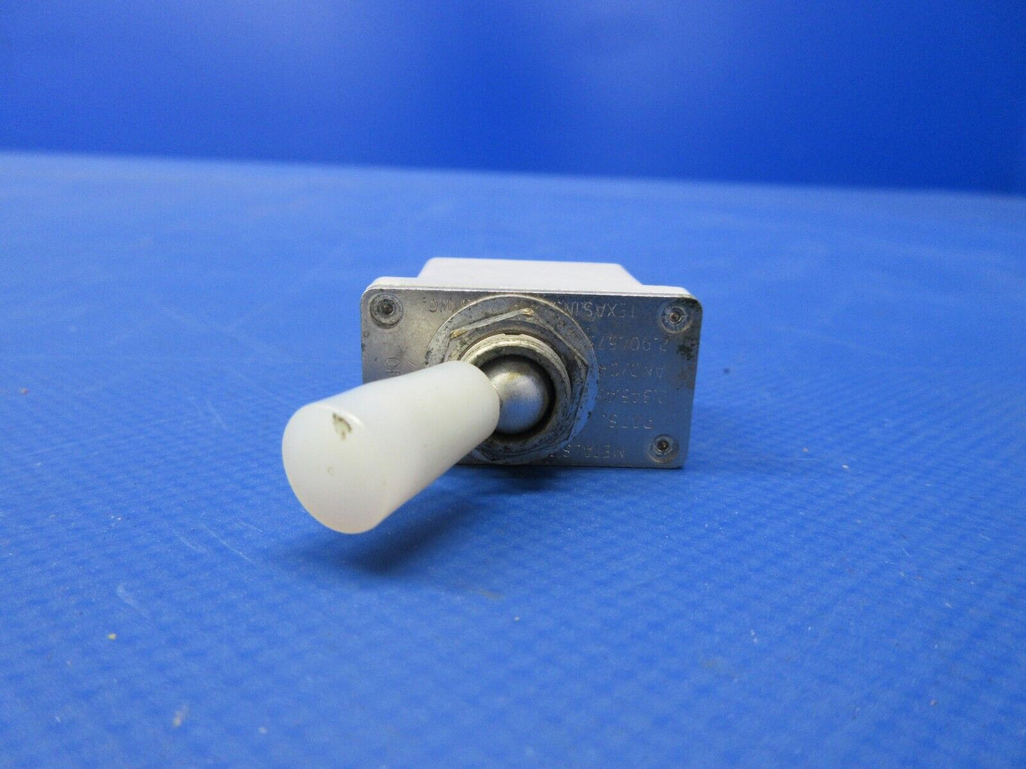 Mooney M20 / M20C Klixon Circuit Breaker P/N D7270-5-5 (1024-1319)