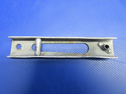 Beech D95A Travel Air Cabin Door Upper Latch Channel P/N 35-410456-27 (0326-829)3