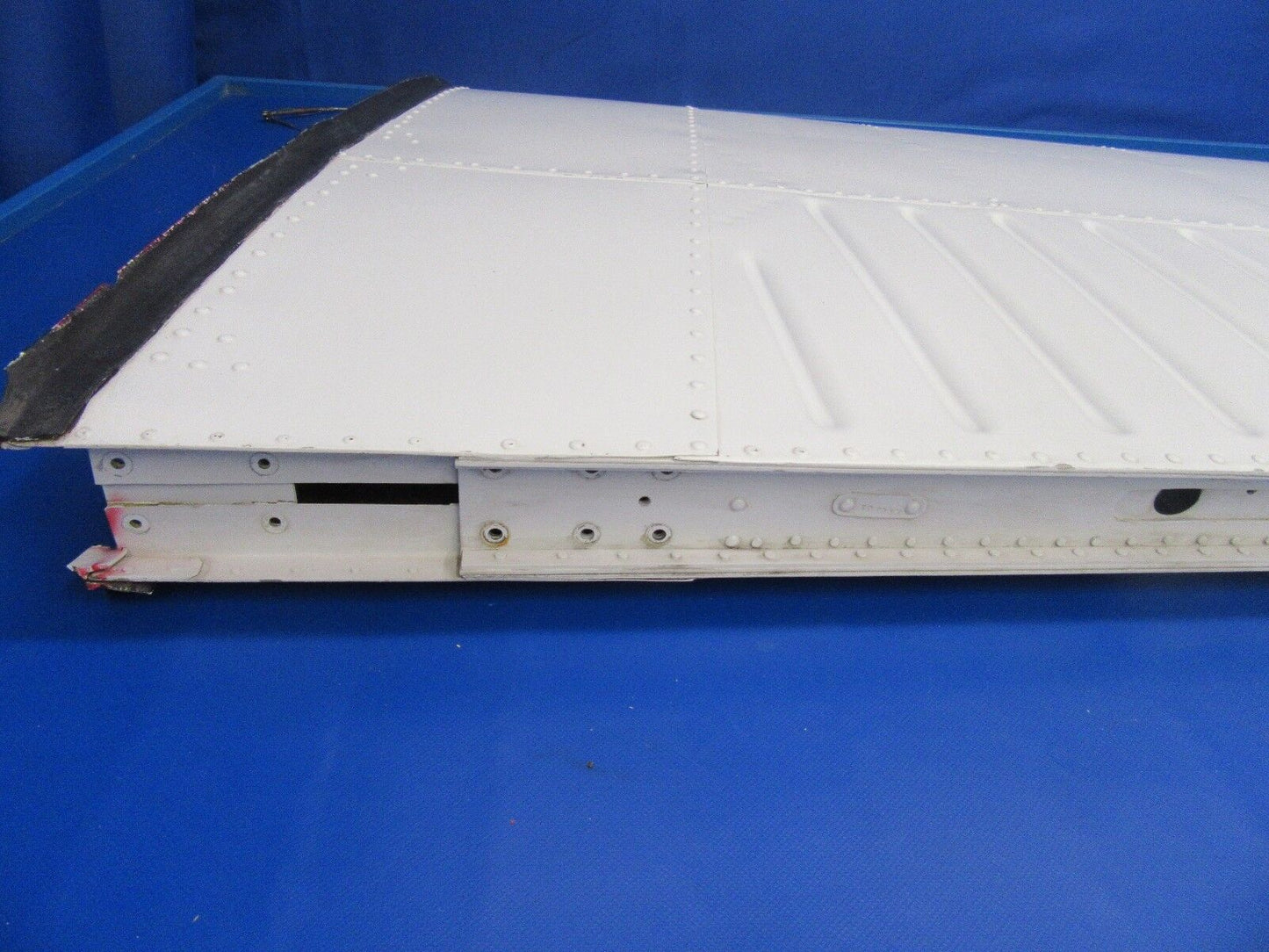 Beech Baron B55 Horizontal Stabilizer RH P/N 95-620010-634 w/Actuator (0917-137)