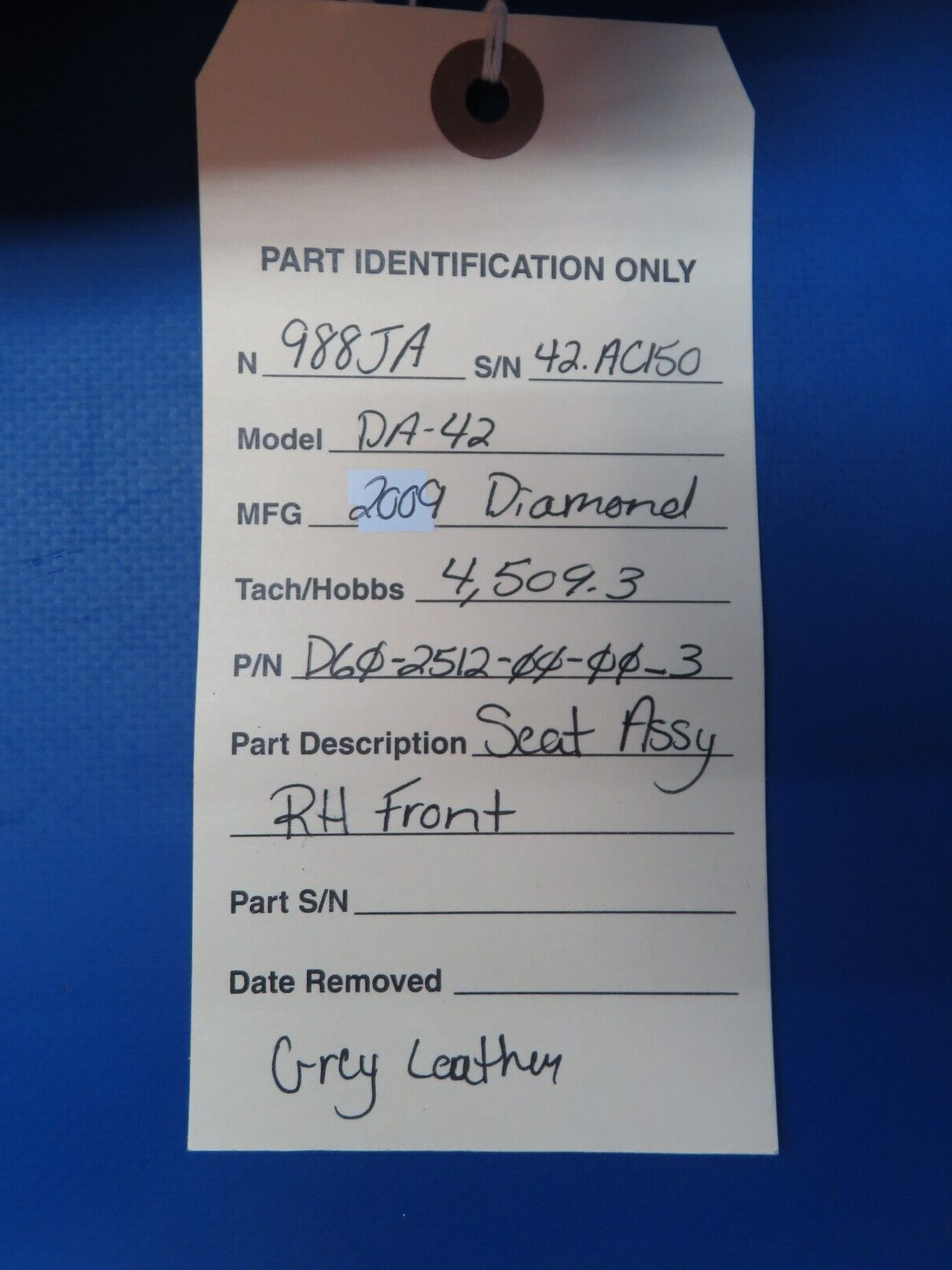 Diamond DA-42 RH Front Seat Assy P/N D60-2512-00-00_3 (0623-428)