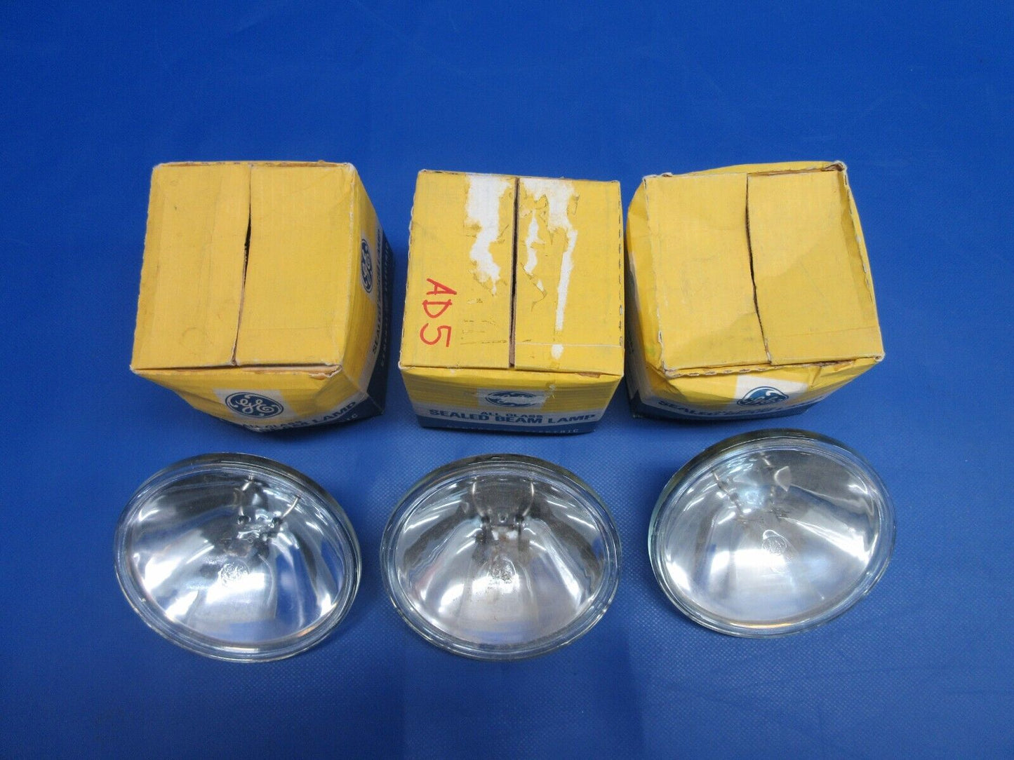General Electric Sealed Beam Lamp 28V P/N 4581 LOT OF 3 NOS (0424-1138)