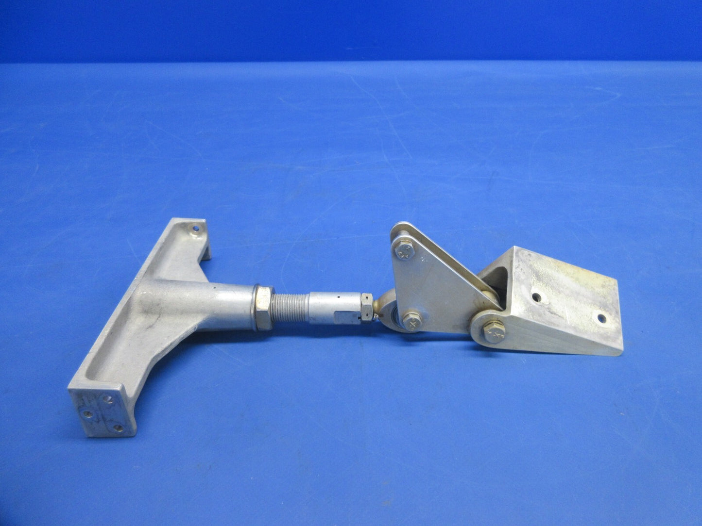 Enstrom 280FX Belt Tension Idler Actuator Yoke End P/N 28-13299-1 (1124-804)0