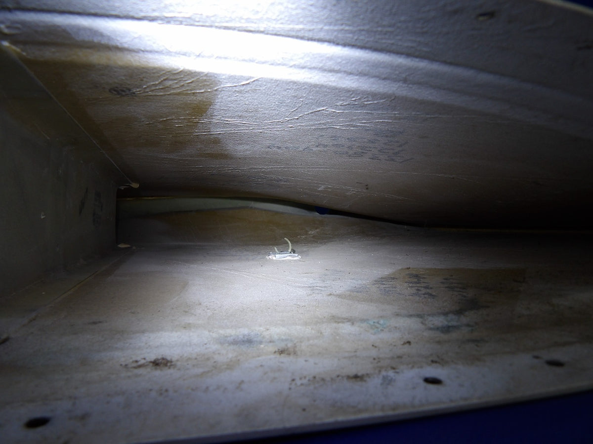 Minor Damage / Cirrus SR22 Right Hand Wing Tip P/N 13380-004 (0926-1242)5