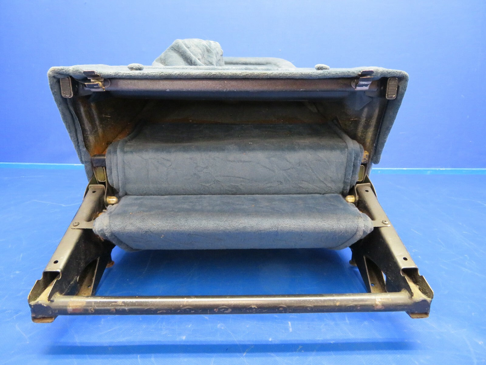 Piper PA-32RT-300 Passenger Seat Center LH Rear Facing P/N 96827-33 (0620-715)5