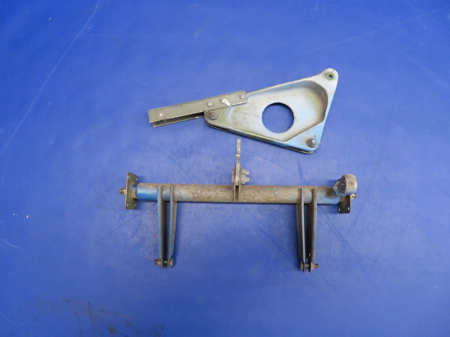Cessna 421 Nose Gear Torque Tube & Bellcrank P/N 0842140-3 (0726-462)1