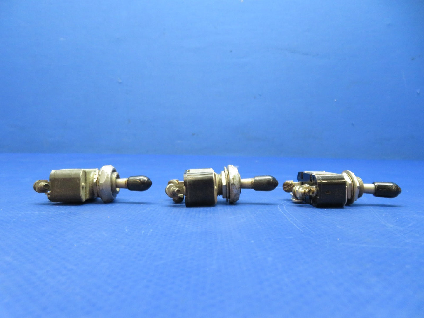 Cessna 421 Toggle Switch Cutler-Hammer AN3021-1, MS35058-21 LOT OF 3 (0326-232)6