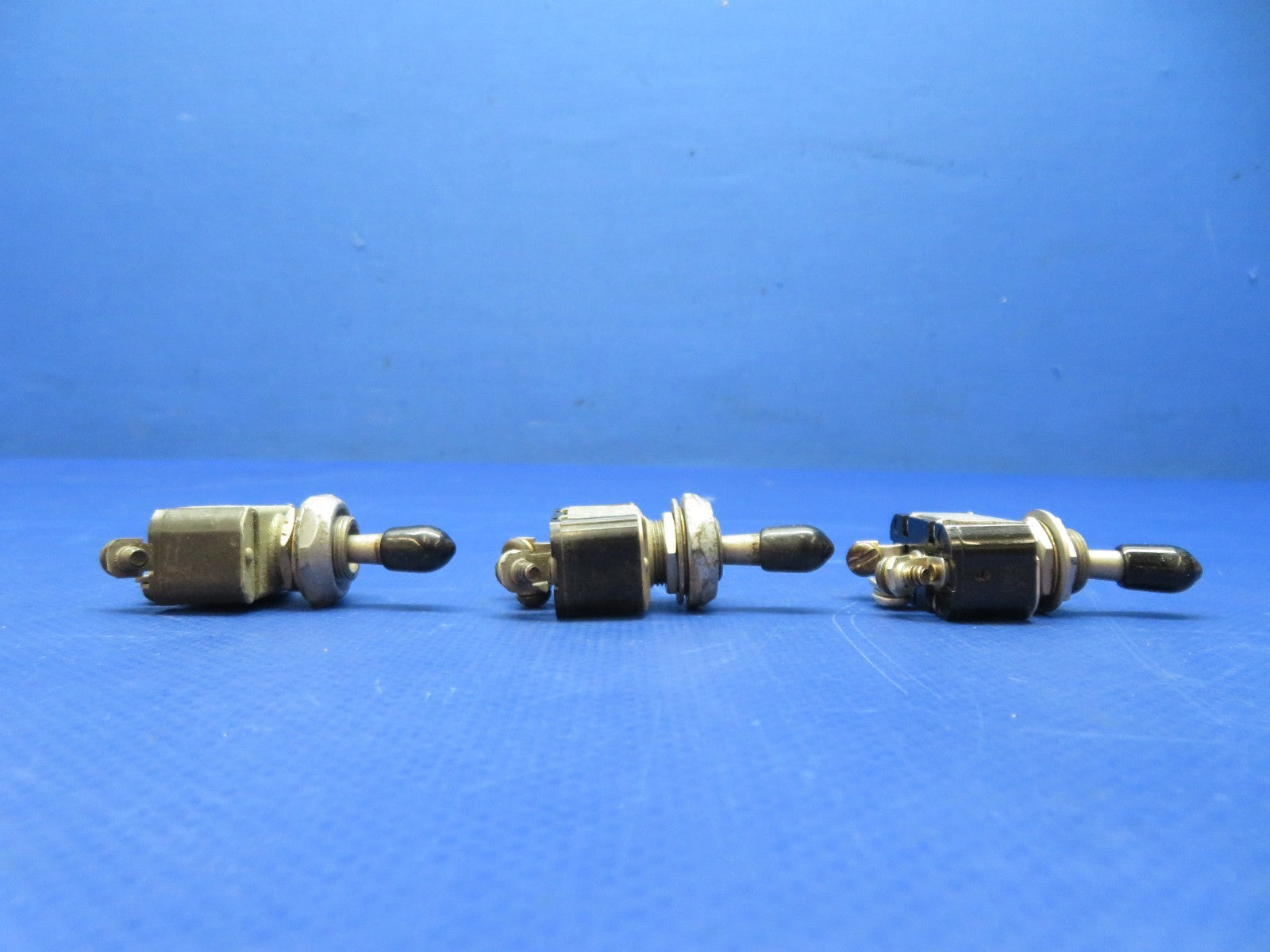 Cessna 421 Toggle Switch Cutler-Hammer AN3021-1, MS35058-21 LOT OF 3 (0326-232)6