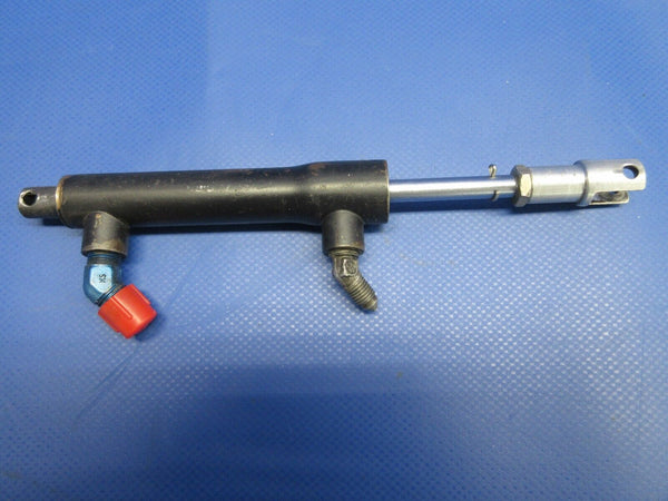 Beech 19A Musketeer Vertical Hydraulic Master Cylinder 96-380034-5 (0424-1326)