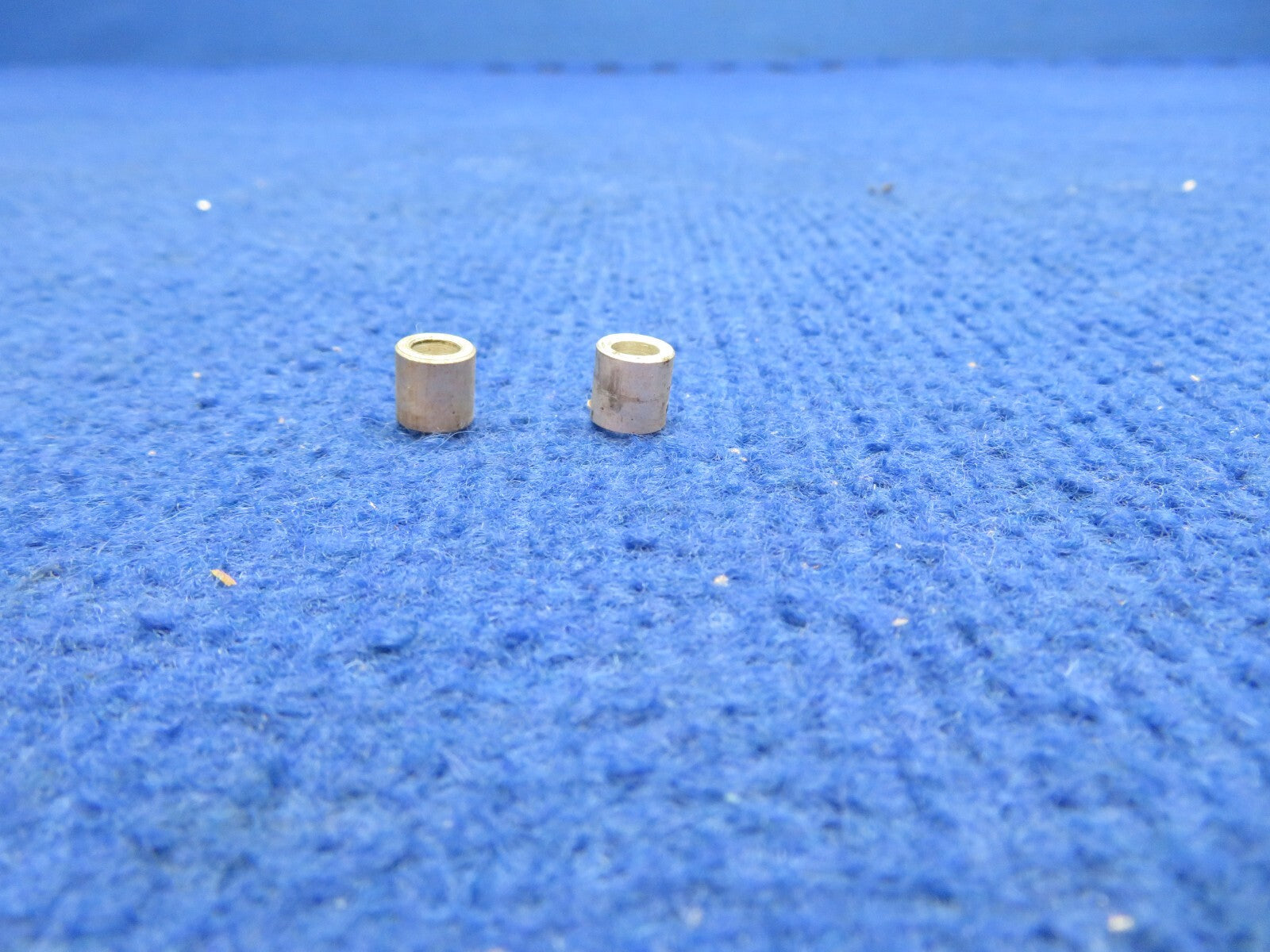 Cessna Bushing P/N 0432013-1 LOT OF 2 NOS (0622-15)2