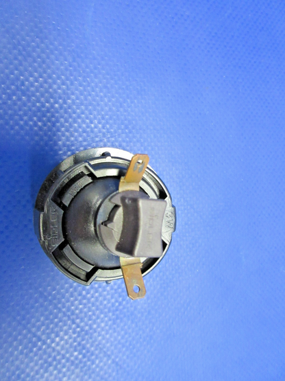 Cirrus SR22 Overhead Swivel Light & Switch Set P/N 50491-002 (0926-778)12