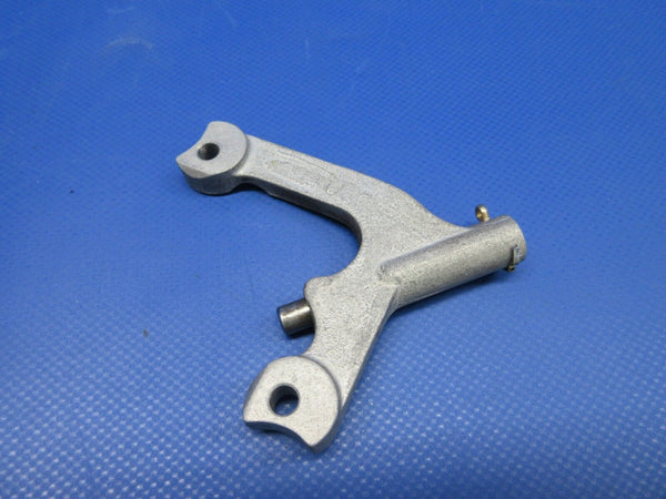 Beech 95 / D95A Travel Air Hartzell Blade Prop Bracket P/N B-984-2 (0524-1081)