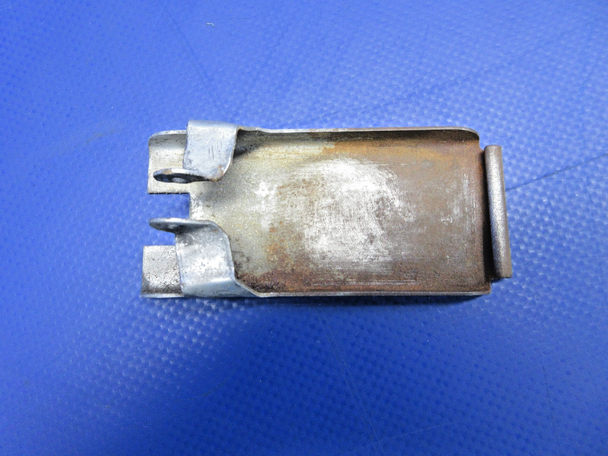 Cessna 150 / 152 RH Cabin Door Latch P/N 0511260-2 FOR PARTS (0926-899)6