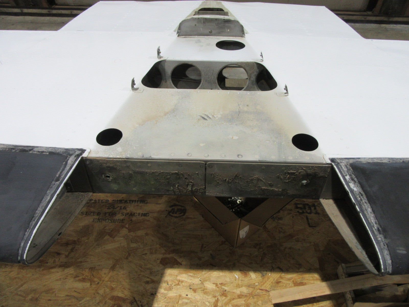 Cessna 421 Horizontal Stabilizer P/N 5032000-17 w/ De-Ice Boots (0326-39)3