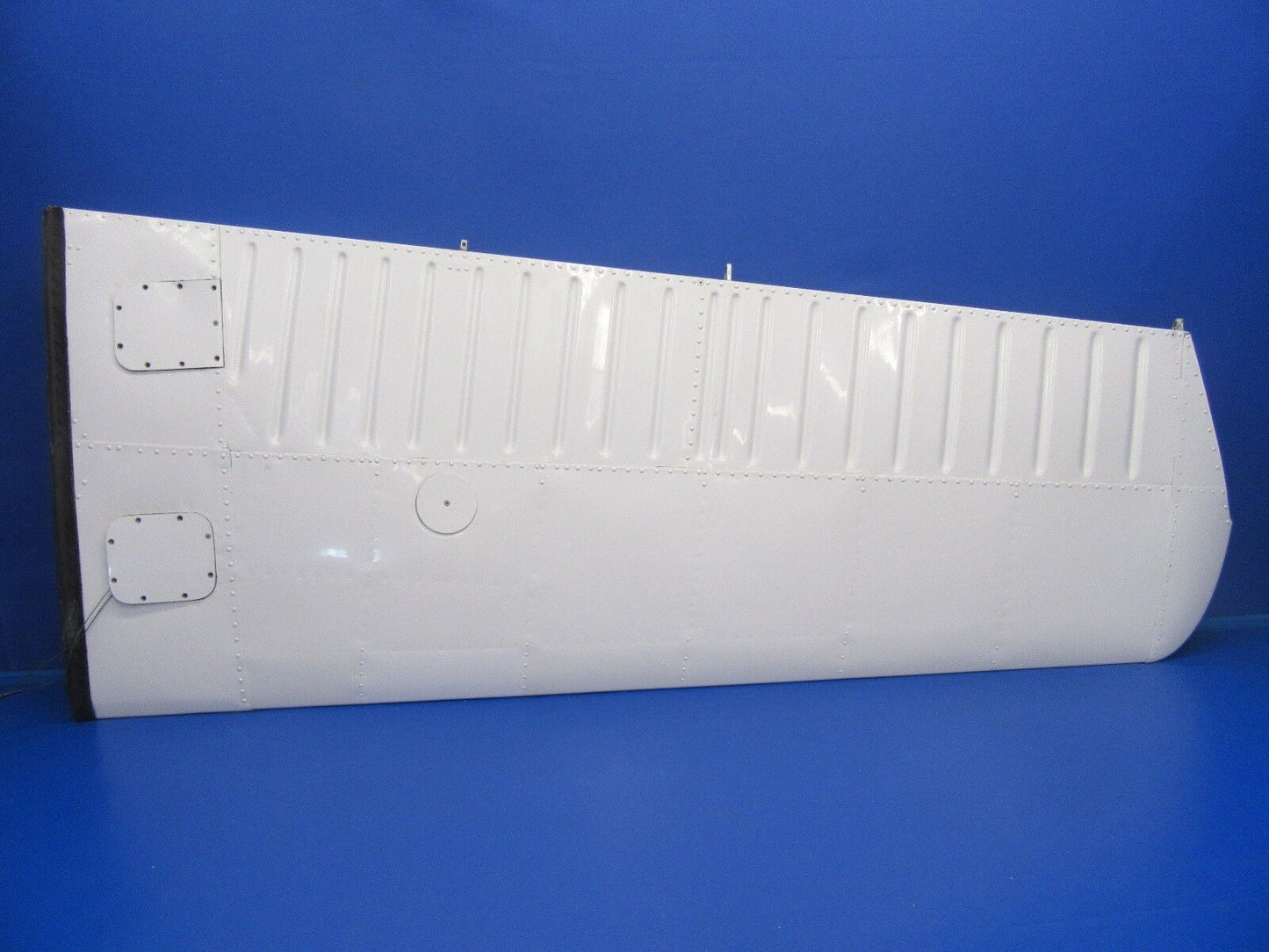 Beech Baron B55 Horizontal Stabilizer RH P/N 95-620010-634 w/Actuator (0917-137)