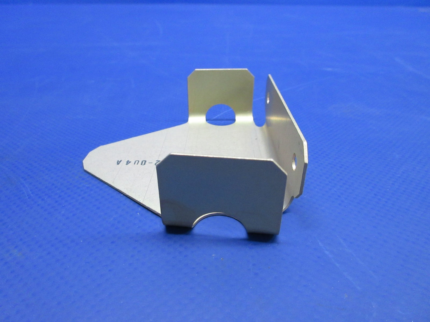 Cirrus SR20 / SR22 Vertical Spar Top Hinge P/N 20102-004 NOS (0326-991)6