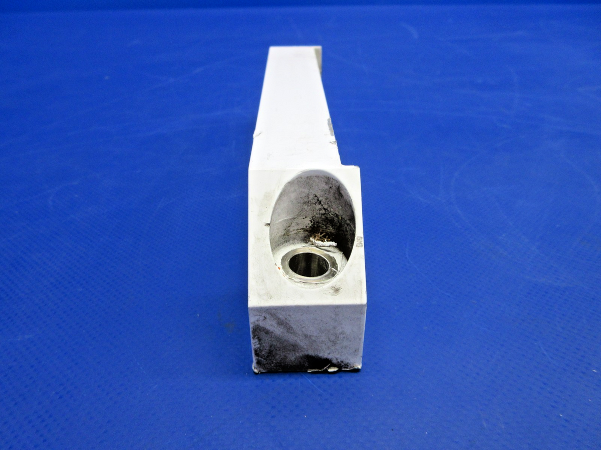 Cirrus SR22 Main Gear Lower Attach Clamp P/N 17079-001 (0926-787)8