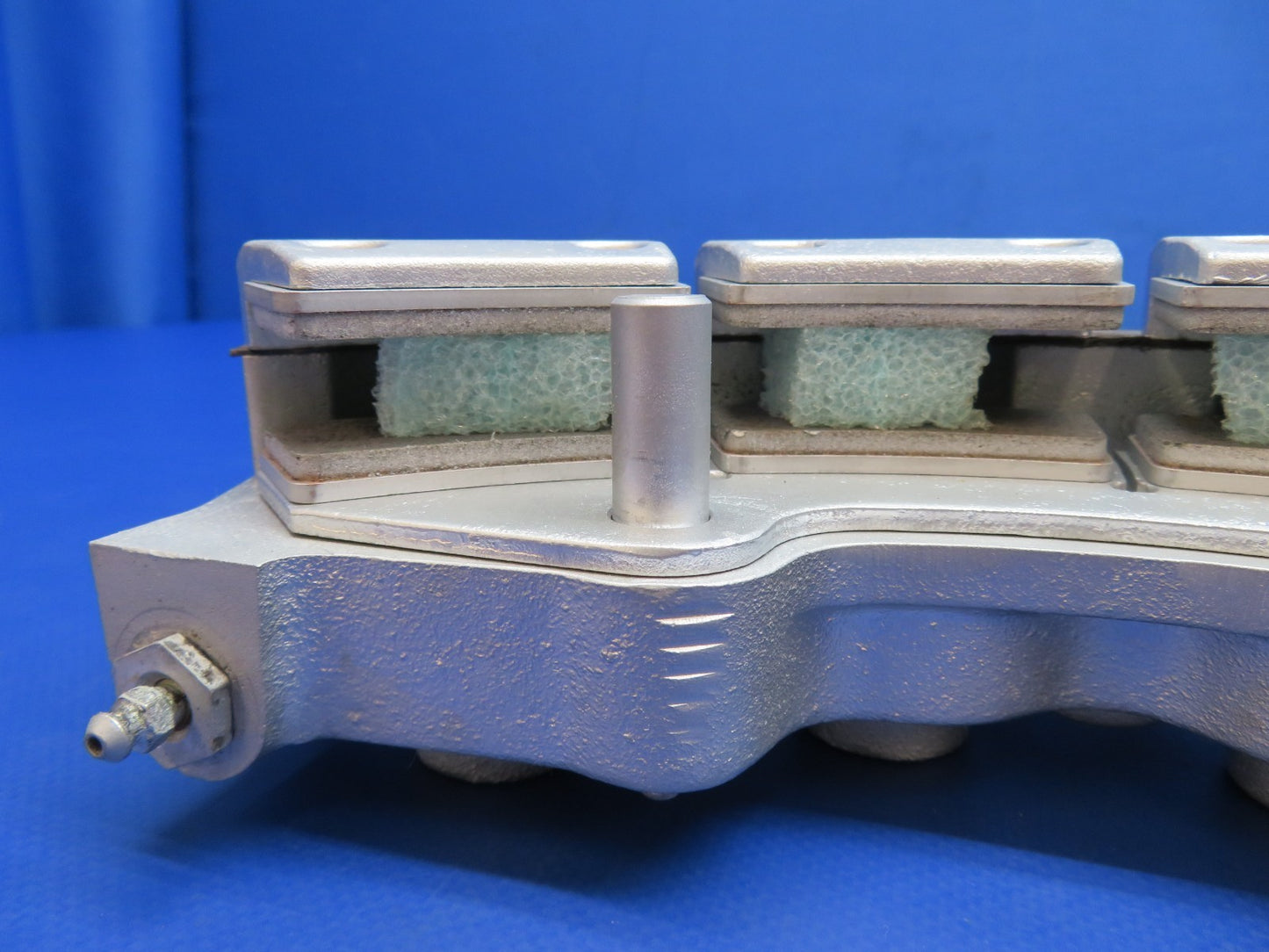Cessna 421 Cleveland Brake Caliper w/ New Linings P/N 30-100 REBUILT (0326-1761)8
