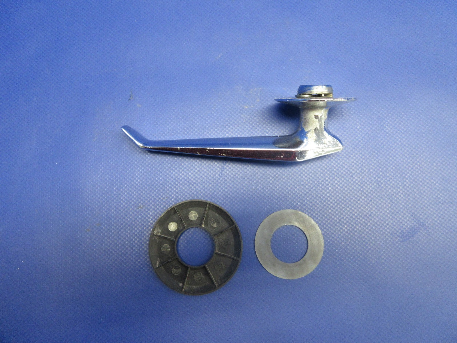 Cessna 182 / 182P Placard Inside Cabin Door Handle RH P/N 1211250-7 (0825-985)3