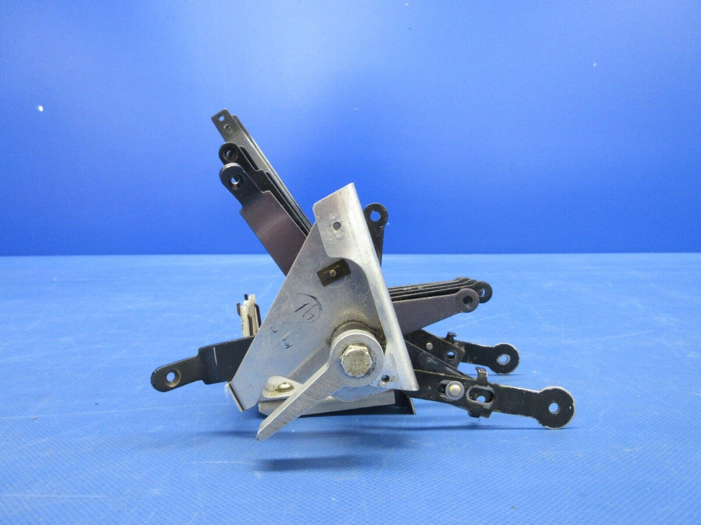 Piper PA-34-200T Seneca II Engine Control Quadrant Assy P/N 95136-03 (0524-1264)