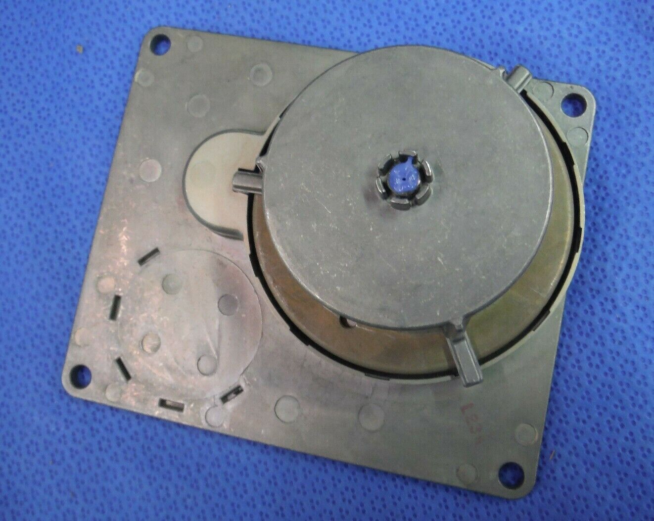 King KM-275 Servo Mount  P/N 065-0030-00 8130 Included  (1015-186)