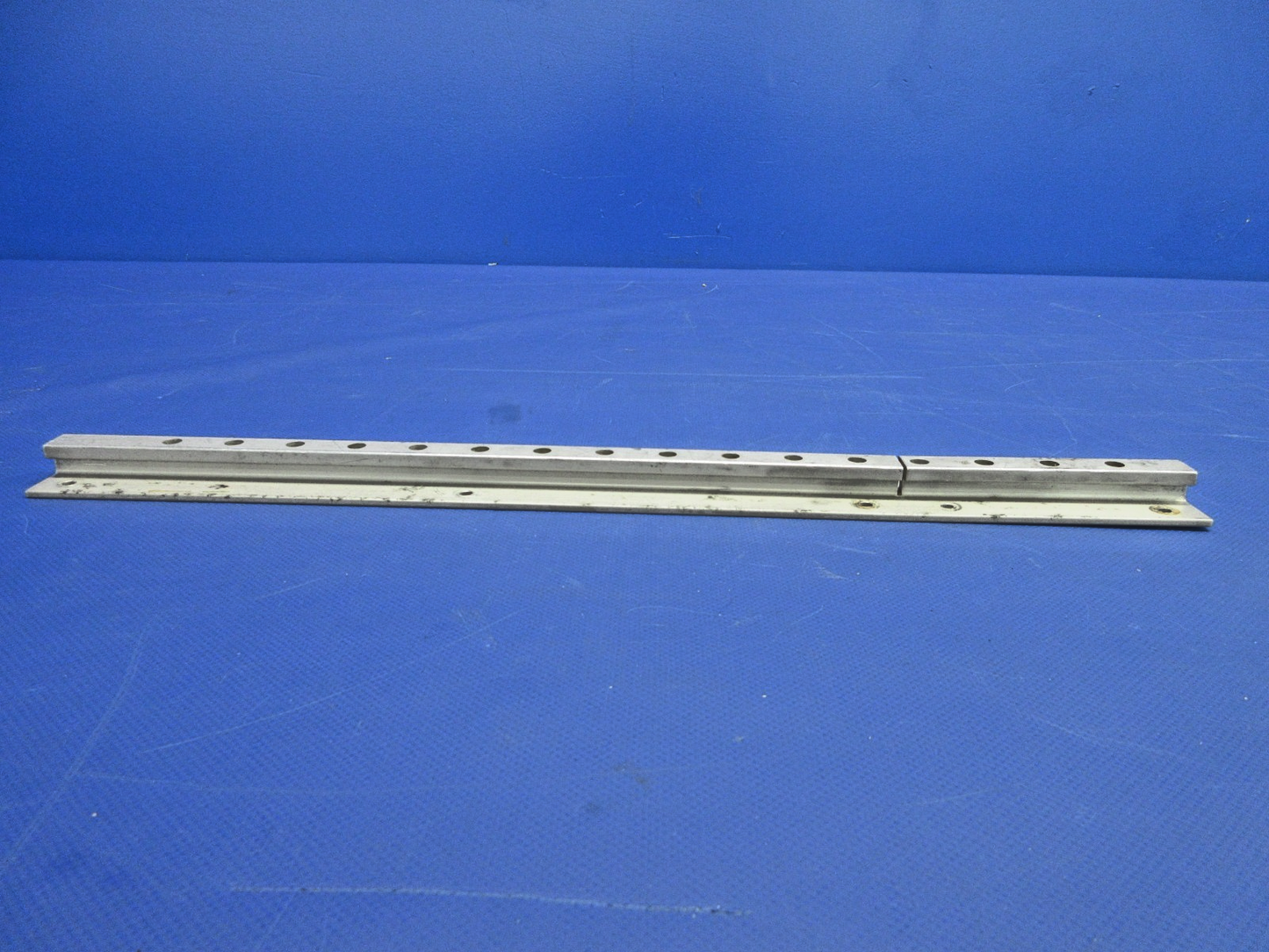 Beech D95A Travel Air LH/RH AFT Rear Seat Track P/N 95-420015-9 (0326-730)4