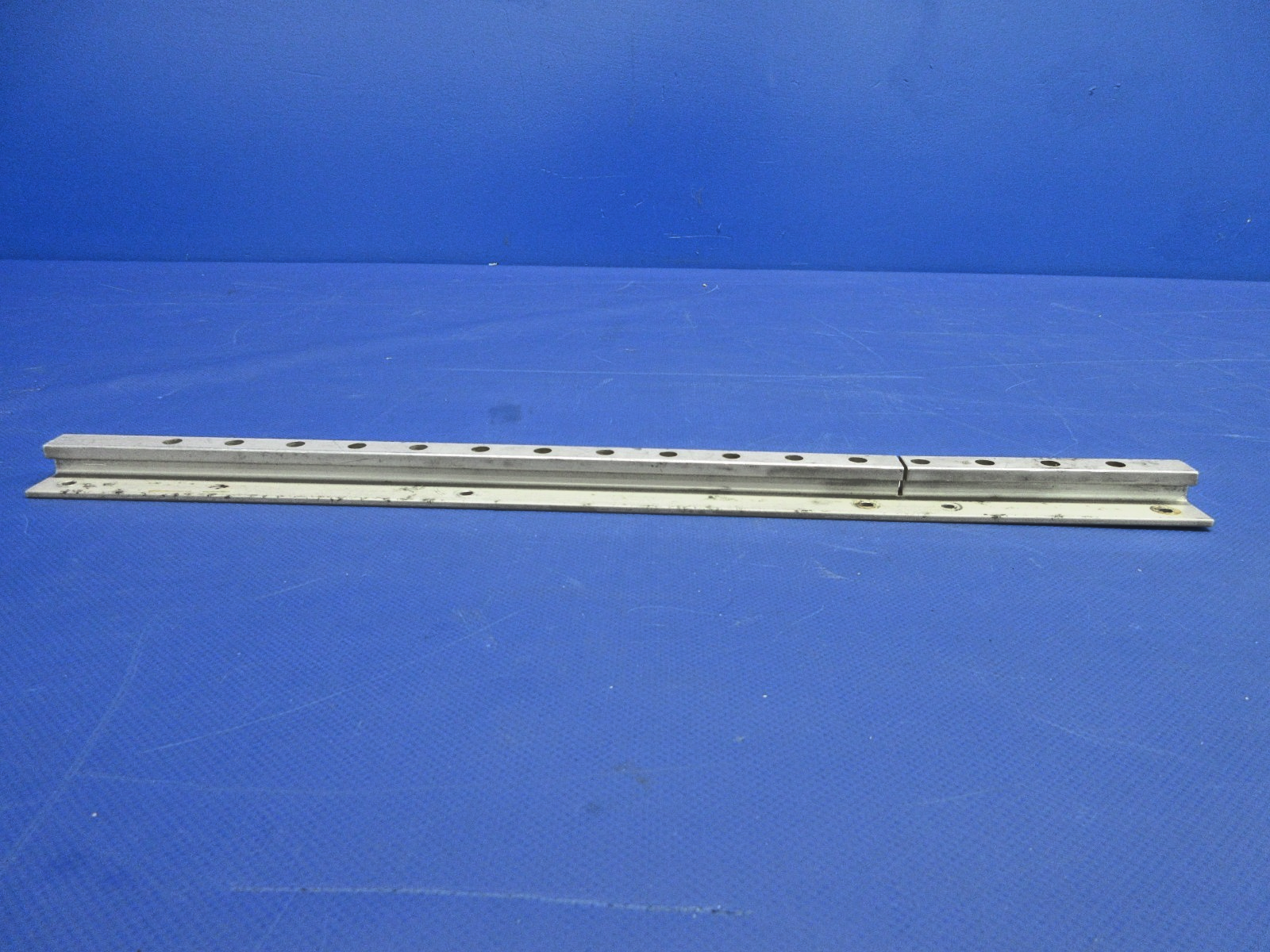 Beech D95A Travel Air LH/RH AFT Rear Seat Track P/N 95-420015-9 (0326-730)4