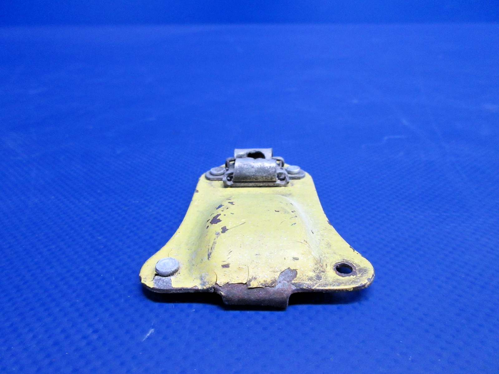 Piper PA-24 / PA-28 Cowl Fastener Cup P/N 65889-00 LOT OF 4 (0826-724)4