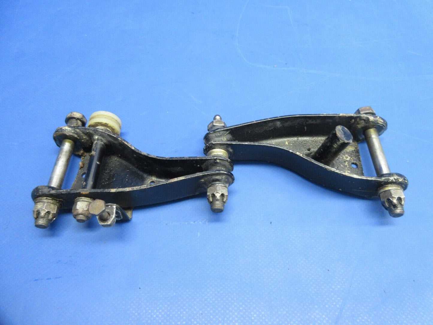 Bellanca 17-31A Viking RH Main Gear Nutcracker Assy P/N 194345-10 (0924-812)