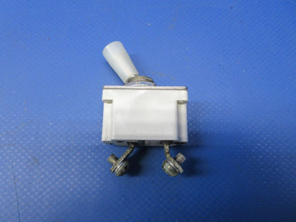Mooney M20 / M20C Klixon Circuit Breaker P/N D7270-5-5 (1024-1319)