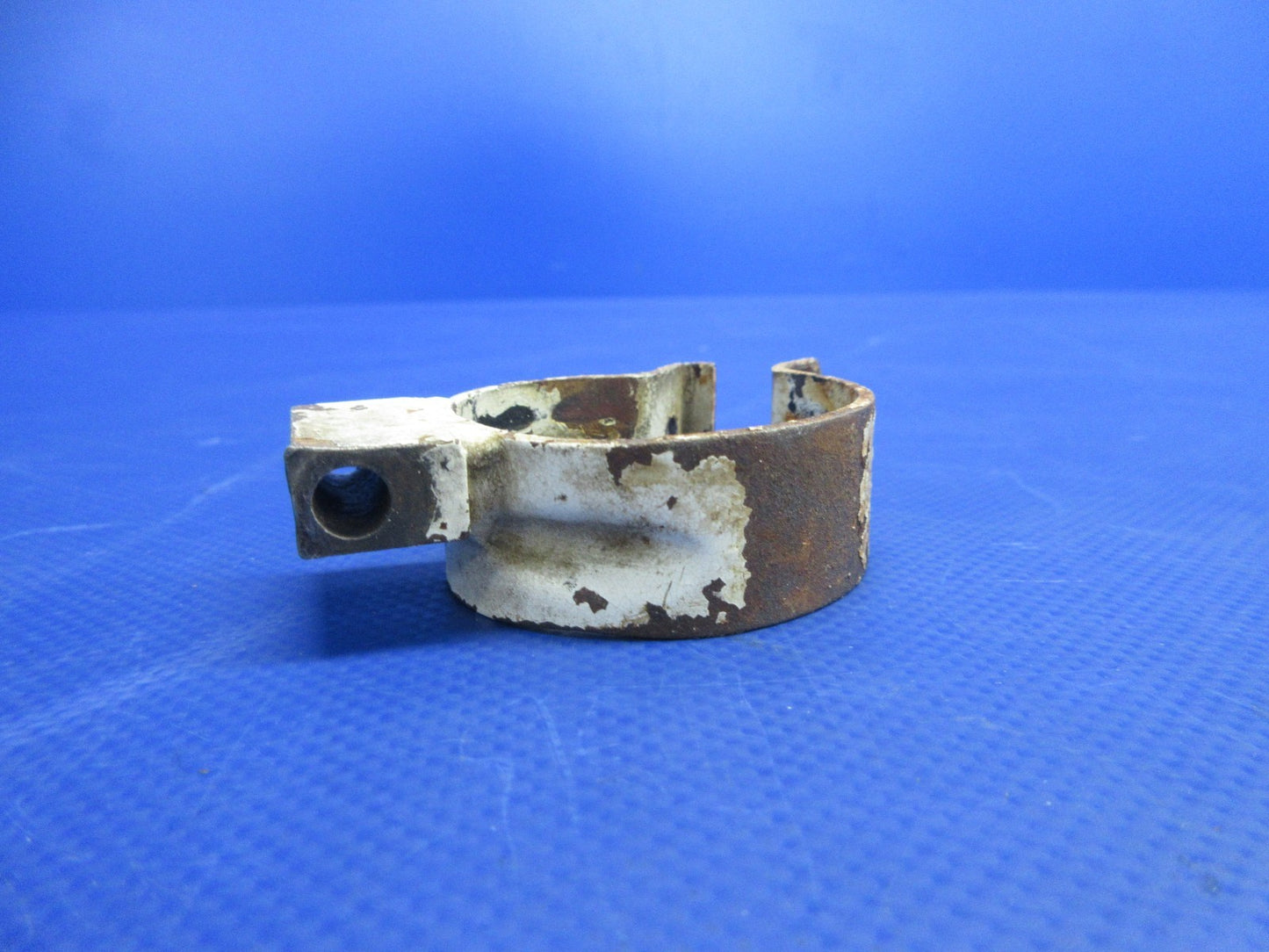 Piper PA-28R / PA-32RT Maeco Shimmy Dampener Clamp P/N 67244-00 (0626-894)6