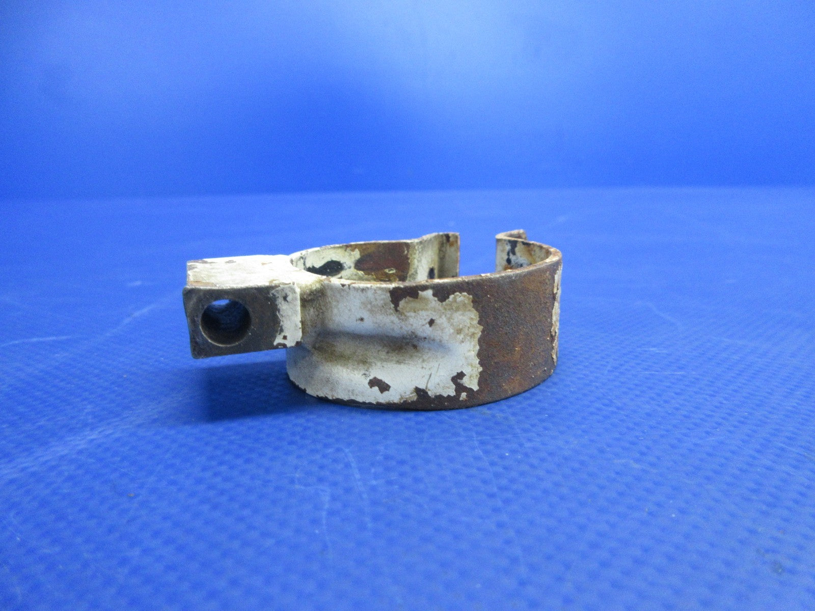 Piper PA-28R / PA-32RT Maeco Shimmy Dampener Clamp P/N 67244-00 (0626-894)6