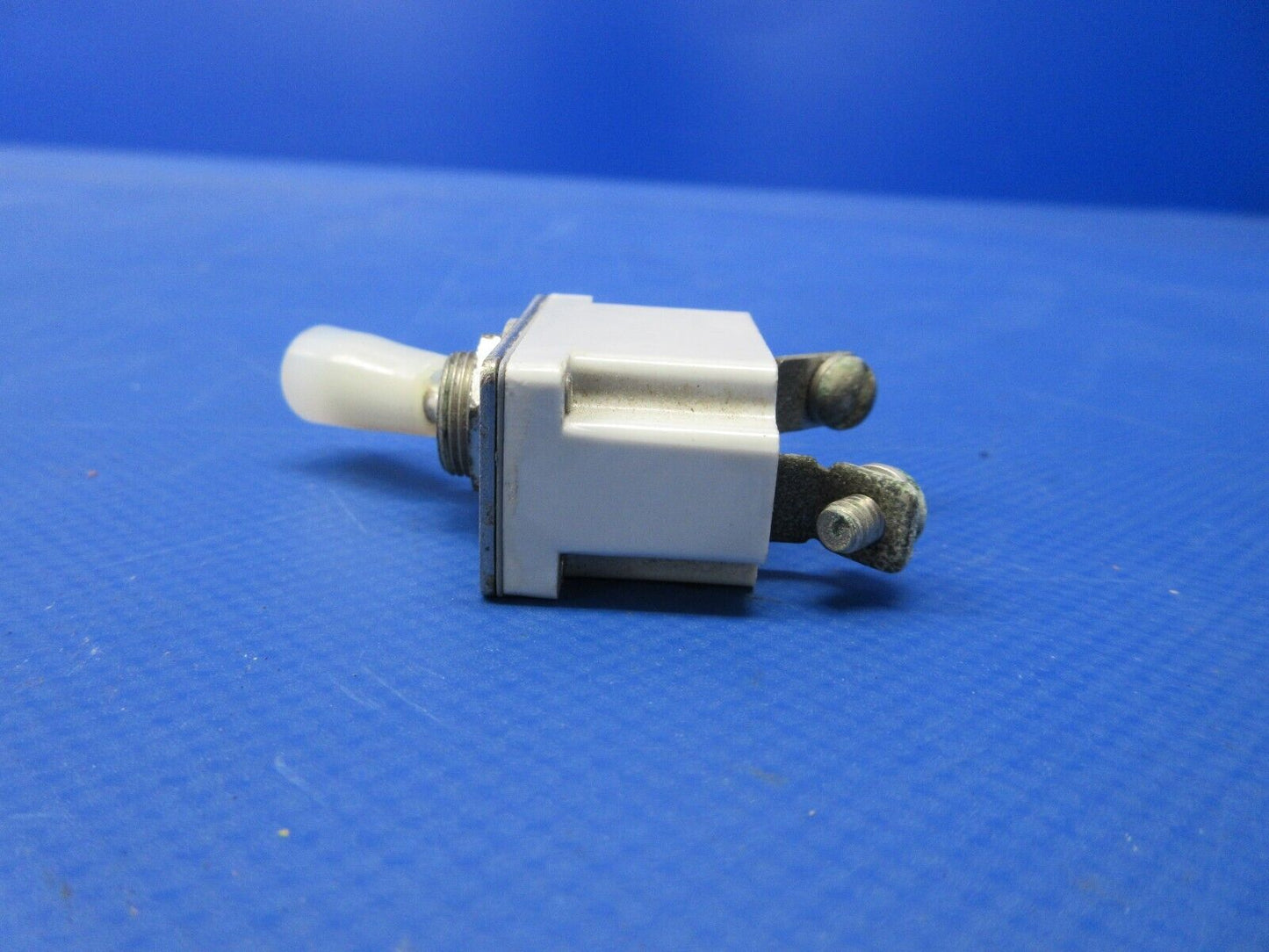 Mooney M20 / M20C Klixon Circuit Breaker P/N D7270-5-5 (1024-1319)