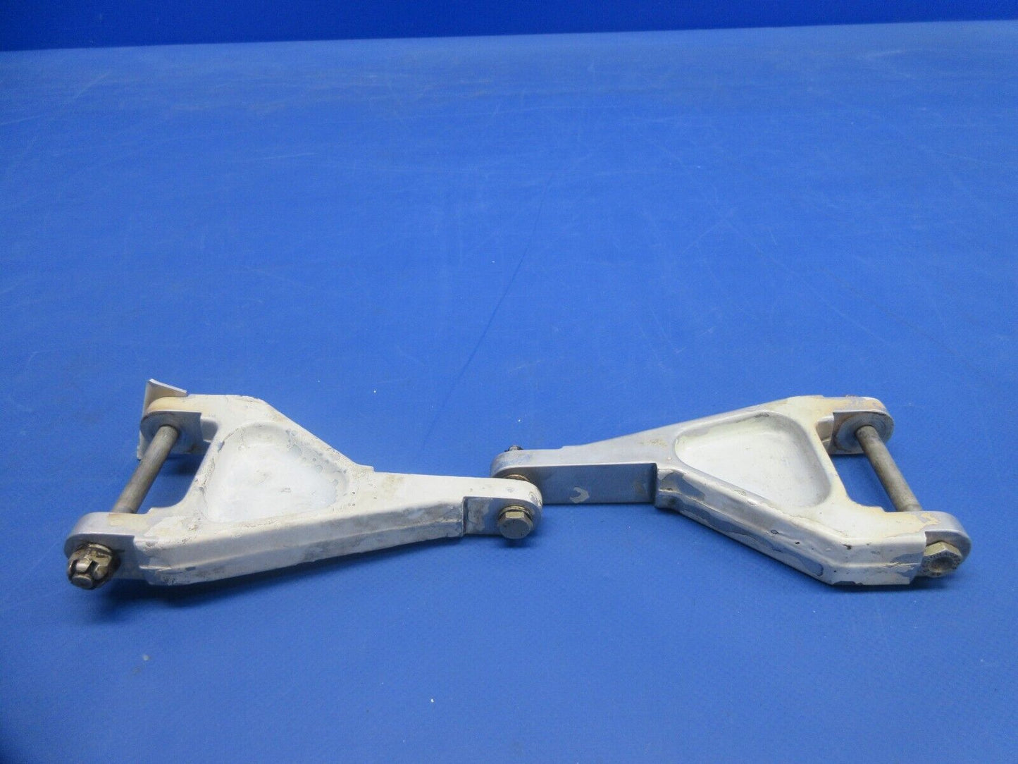Piper PA-32RT-300T Lance II LH Main Landing Gear Torque Link 67012-00 (0924-917)