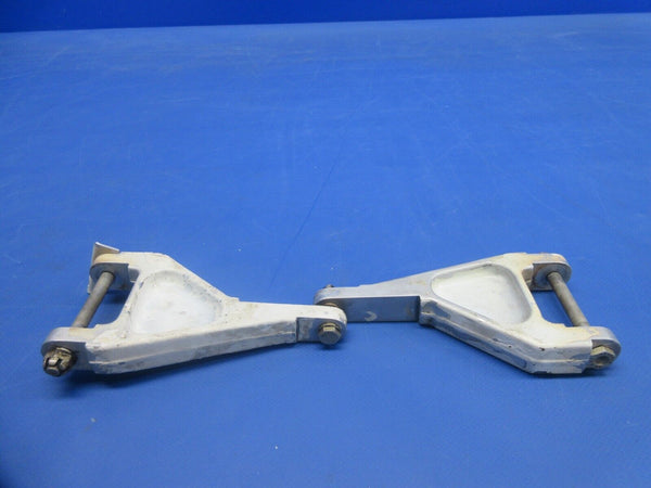 Piper PA-32RT-300T Lance II LH Main Landing Gear Torque Link 67012-00 (0924-917)