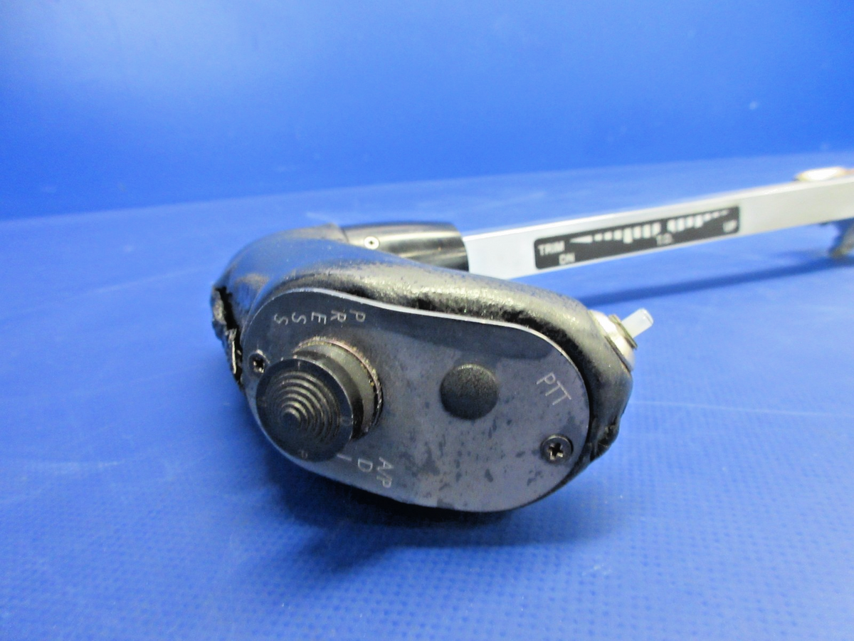 Cirrus SR22 Yoke Grip LH P/N 11995-003 Worn Grip (0926-829)5