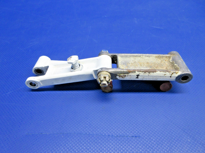 Beech D95A Nose Landing Gear Steering Idler Cross Link P/N 35-825173 (0326-782)0