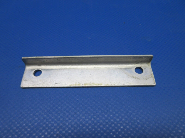 Beech 95 / D95A Travel Air Armrest Cover Plate Catch 35-534372-5 (0524-1078)