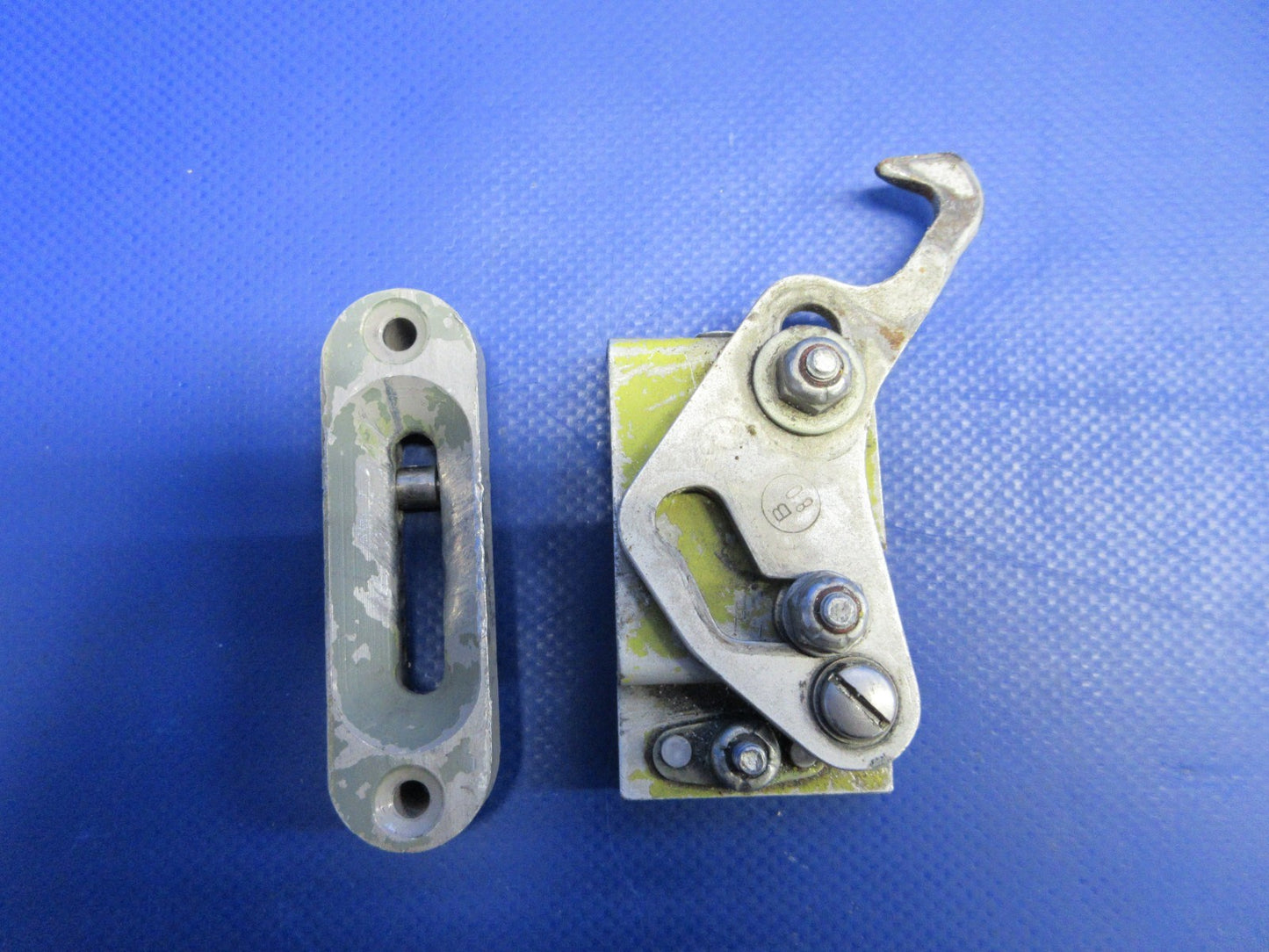 Beech F35 Bonanza Cabin Door Upper Latch P/N 35-415396 (0726-817)1